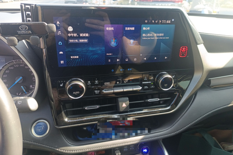 丰田 汉兰达 2022款 双擎 2.5L 四驱尊贵版 7座中控内饰16
