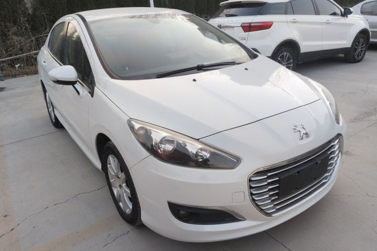 标致308 2014款 乐享版 经典 1.6L 手动优尚型车身外观3