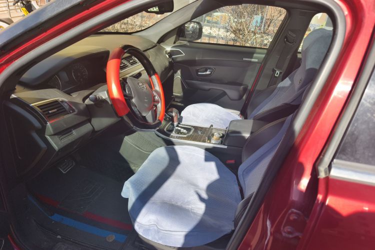 陆风X7 2015款 2.0T 全景旗舰版中控内饰19