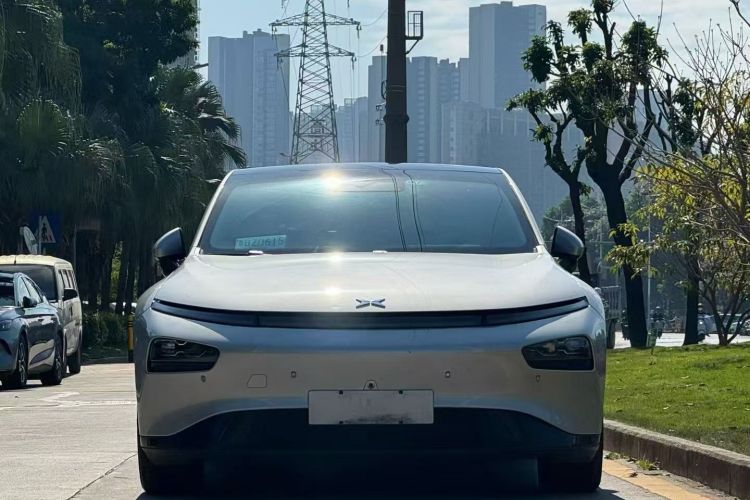 小鹏P7 2020款 586E车身外观2