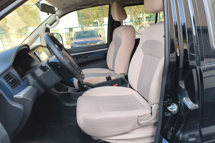 东风风行 菱智 2023款 M5L 1.6L 基本型 5座中控内饰19