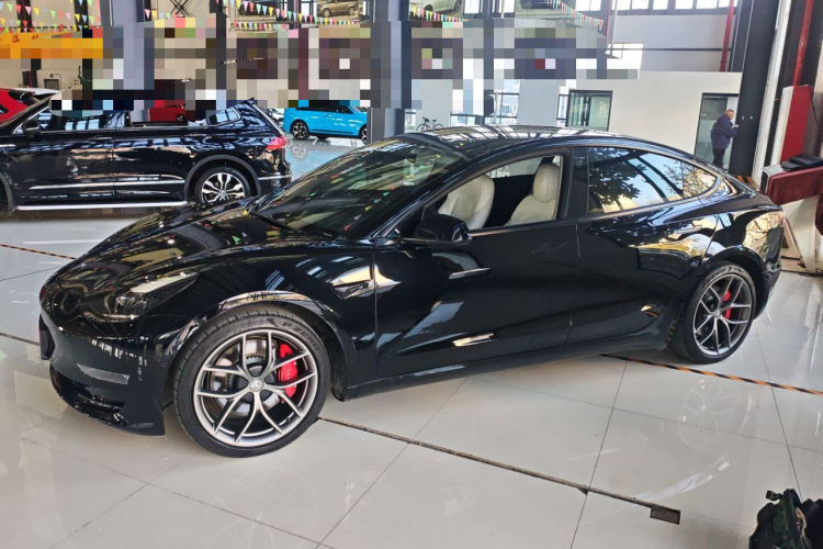 特斯拉 Model 3 2021款 Performance高性能全轮驱动版车身外观4