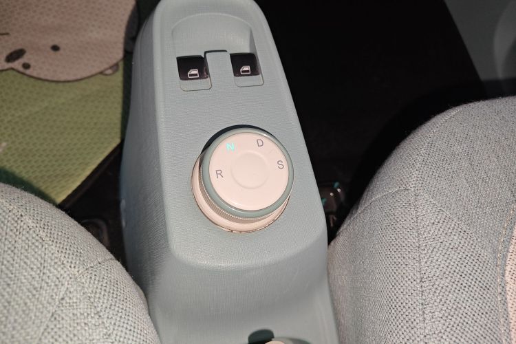 凌宝汽车 凌宝uni 2022款 微甜版中控内饰18