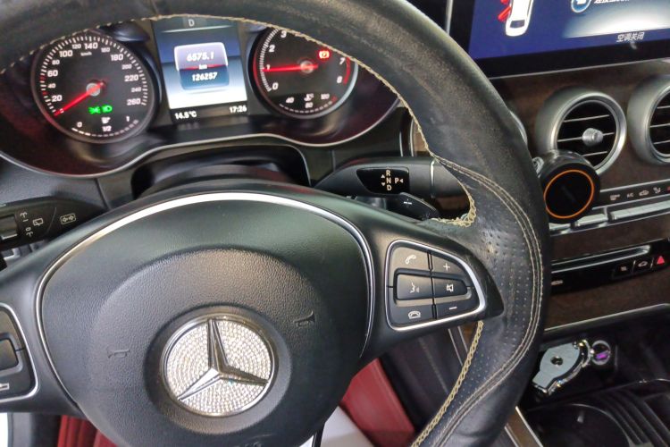 奔驰GLC 2017款 GLC 300 4MATIC 动感型中控内饰18