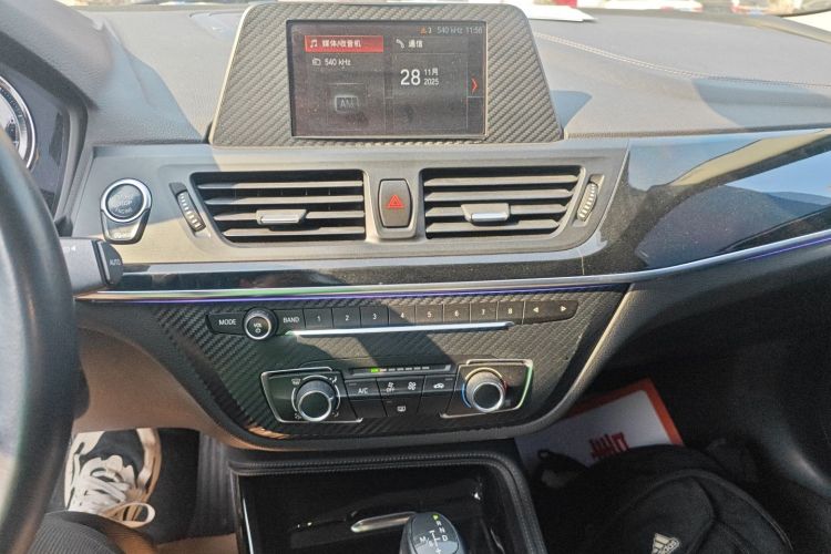 宝马1系 2018款 118i 运动型中控内饰16