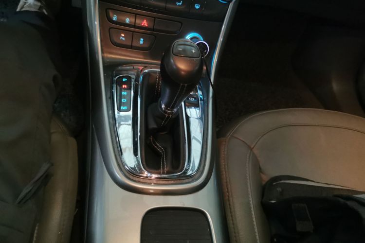 雪佛兰 迈锐宝 2014款 2.0L 自动豪华版中控内饰18