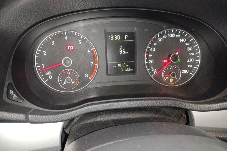 大众 帕萨特 2014款 1.8TSI DSG尊荣版中控内饰14