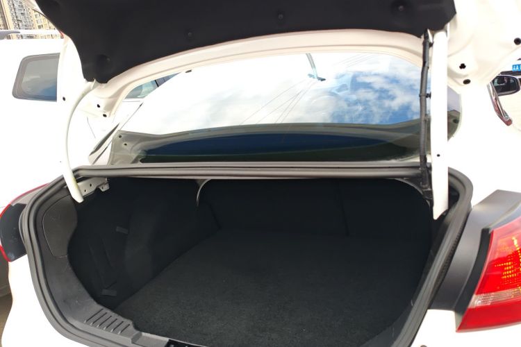 福特 福克斯 2015款 三厢 1.6L 手动风尚型局部细节23