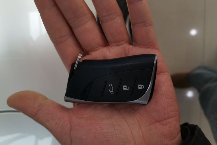 雷克萨斯RZ 2023款 450e 四驱纵享版中控内饰11