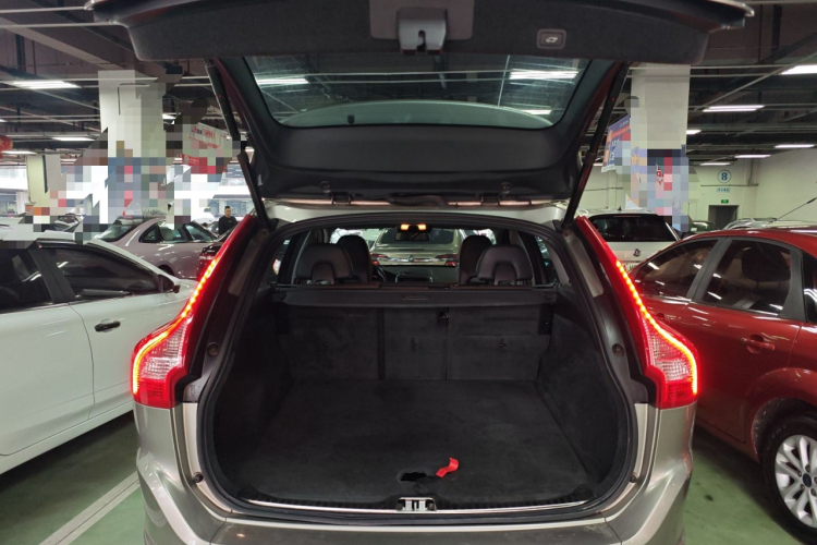 沃尔沃XC60 2016款 T5 AWD 智远版机舱底盘23