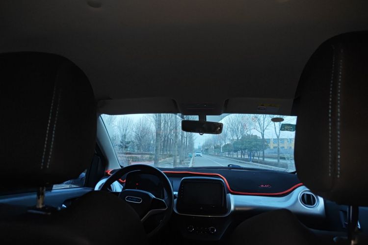 江铃集团新能源 易至EV2 2022款 心动版中控内饰22