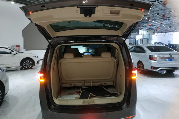 别克GL8 2023款 陆上公务舱 652T 豪华型机舱底盘23