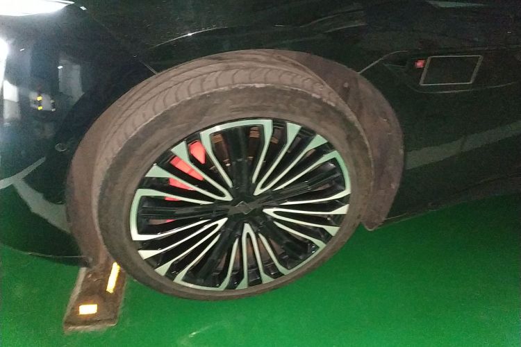 阿维塔12 2025款 Ultra增程版车身外观6007