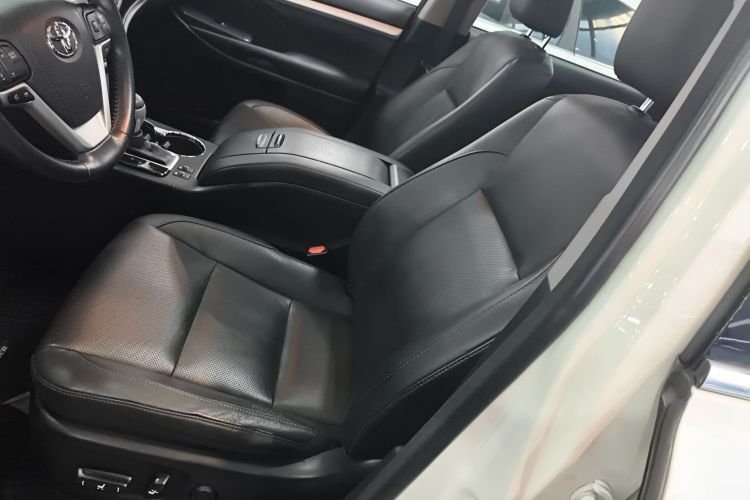 丰田 汉兰达 2015款 2.0T 四驱豪华版 7座局部细节19