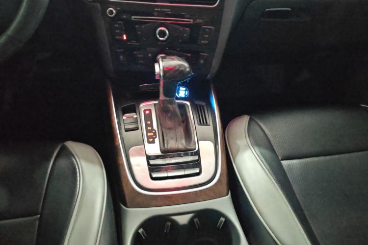 奥迪Q5 2016款 40 TFSI 进取型中控内饰18