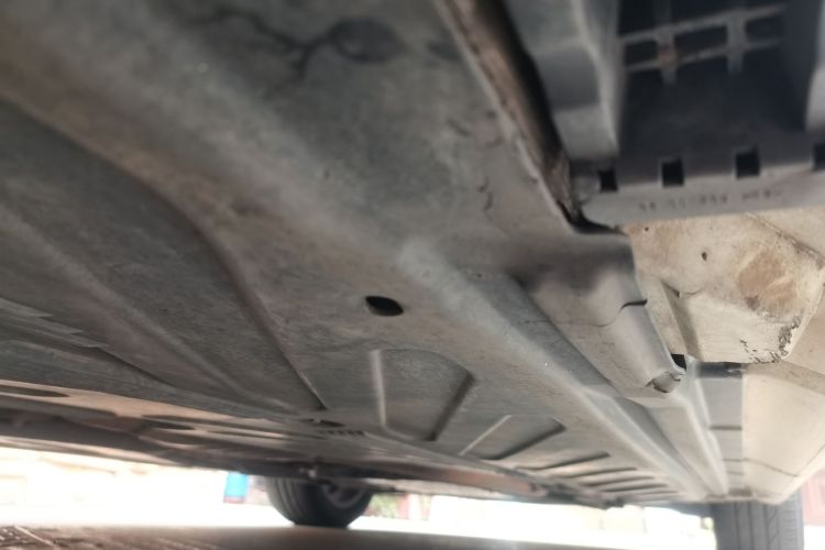 奔驰C级 2017款 改款 C 200 运动版局部细节9002