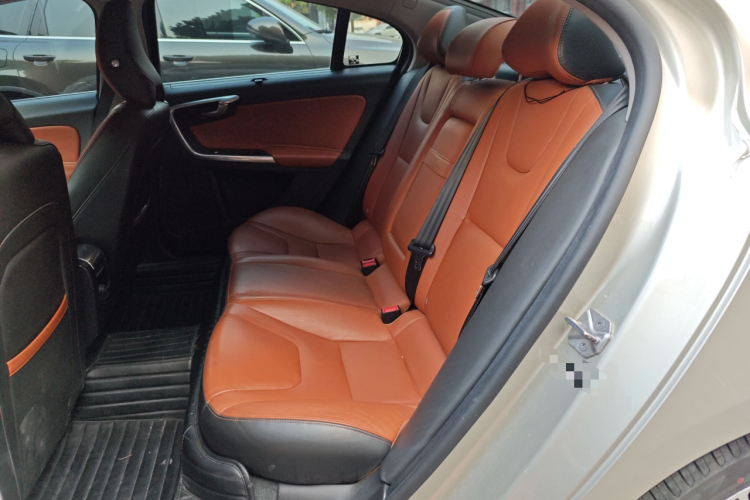 沃尔沃S60 2019款 S60L 改款 T5 智驭菁英版中控内饰7004