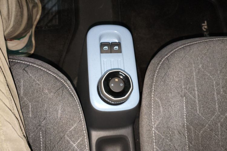 吉利银河 2024款 熊猫mini 200km 耐力熊中控内饰18