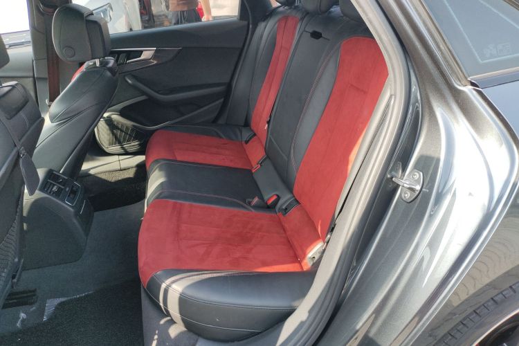 奥迪A4L 2022款 45 TFSI quattro 臻选动感型中控内饰7004