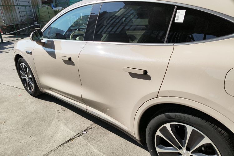 鸿蒙智行 智界R7 2025款 增程 251km Max车身外观4