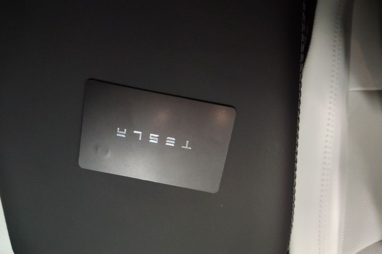 特斯拉 Model Y 2025款 后轮驱动 首发版中控内饰11