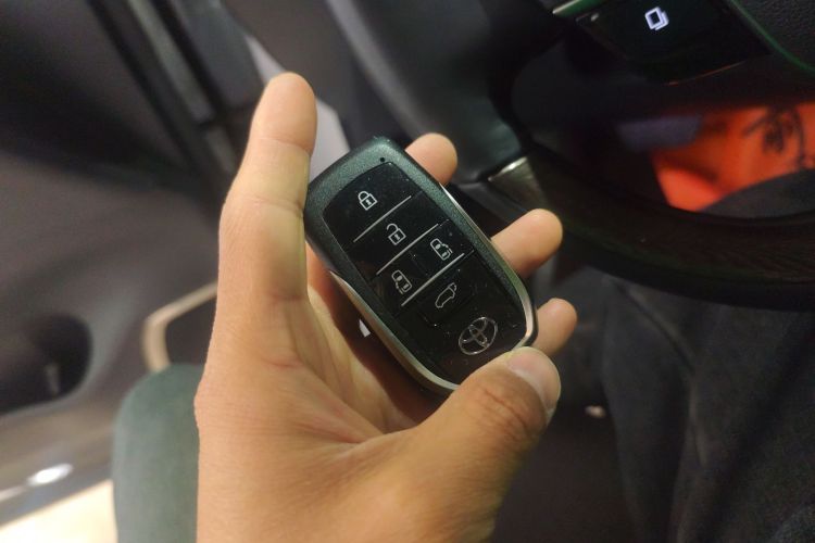 丰田 埃尔法 2024款 双擎 2.5L 尊贵版中控内饰11