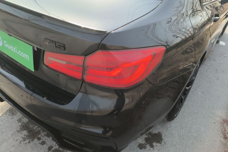 宝马5系 2019款 530Li 领先型 M运动套装车身外观9