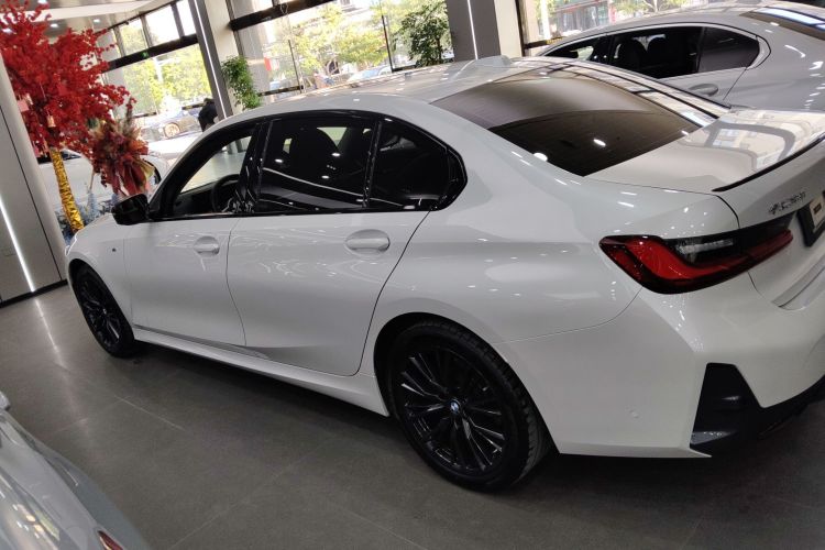 宝马3系 2023款 325Li M运动曜夜套装车身外观4