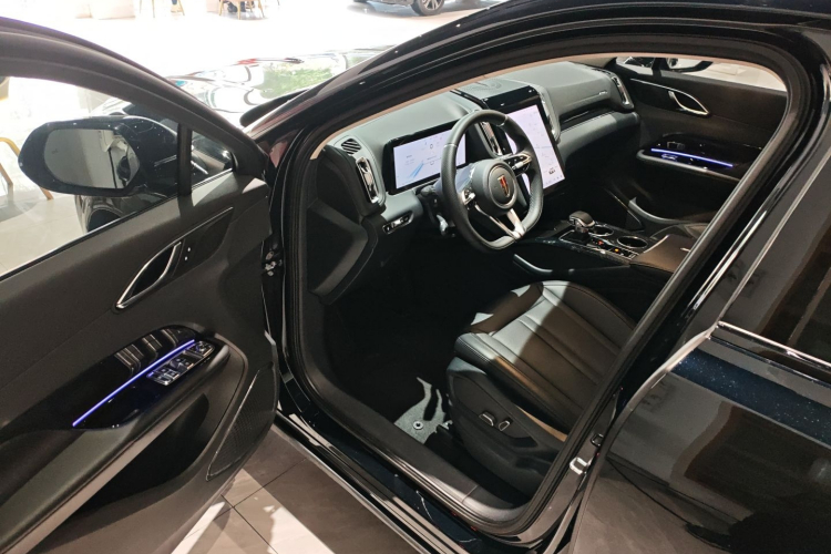 红旗HS3 PHEV 2024款 PHEV 115km 劲为版中控内饰20
