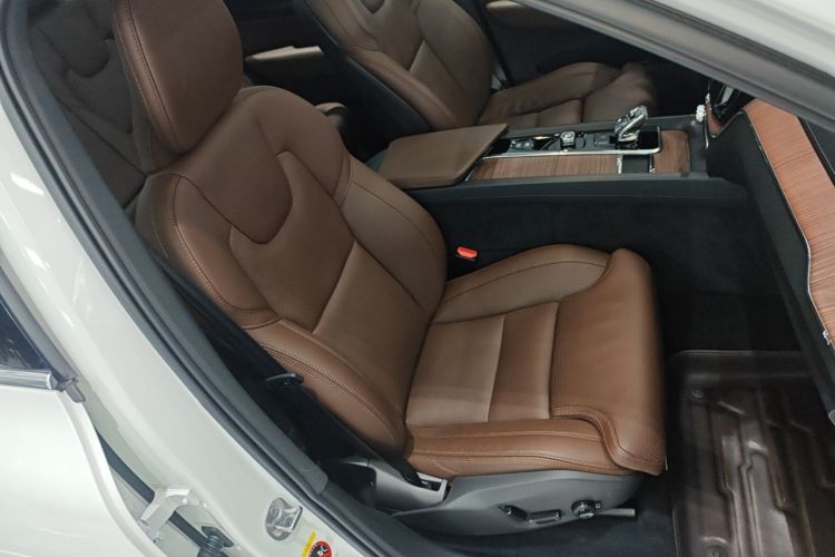 沃尔沃XC60新能源 2025款 插电式混动 长续航四驱智雅豪华版局部细节41