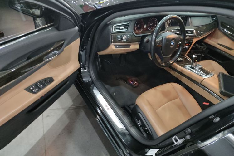 宝马7系 2014款 730Li 臻享型中控内饰20