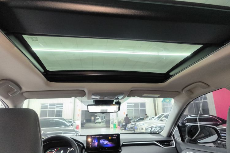 丰田 威兰达 2023款 双擎 2.5L E-CVT四驱尊贵版局部细节22