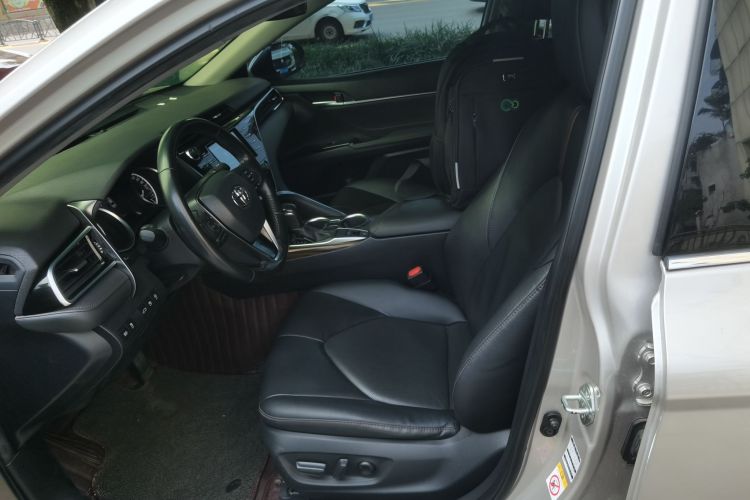 丰田 凯美瑞 2018款 2.0G 豪华版中控内饰19