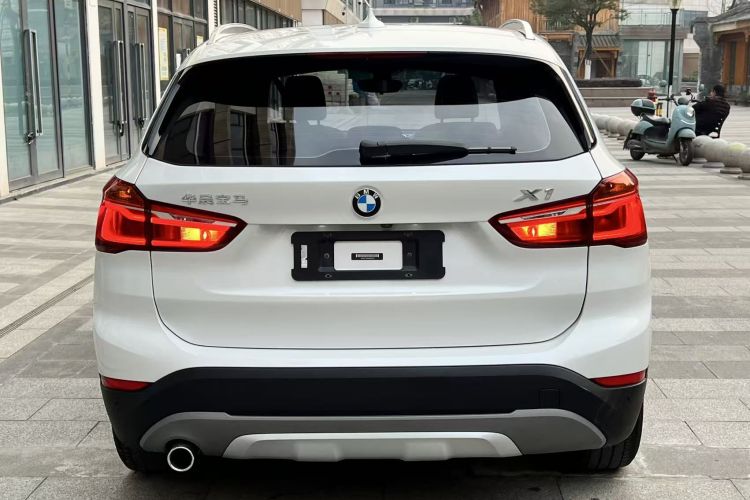 宝马X1 2018款 sDrive18Li 尊享型车身外观6