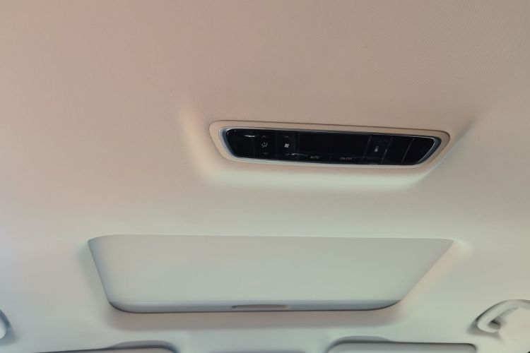 上汽大通MAXUS 大通G90 2022款 2.0T 星河七座版中控内饰22