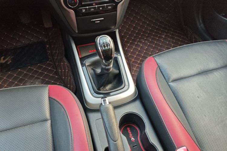 长安 逸动 2015款 1.6L 手动俊酷型 国V中控内饰18