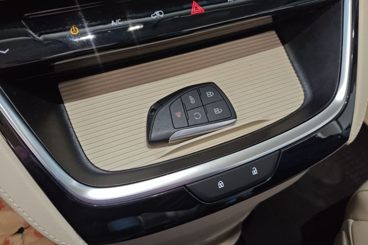 别克GL8新能源 2025款 陆尚 先享版 7座中控内饰11