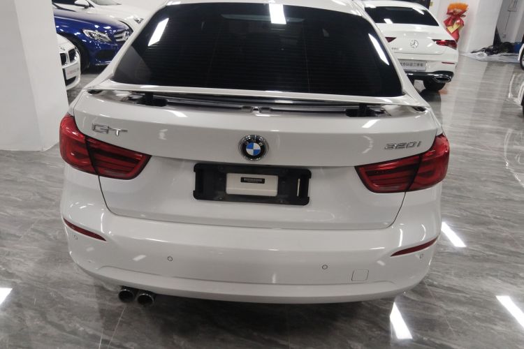 宝马3系GT 2019款 320i 时尚型车身外观6