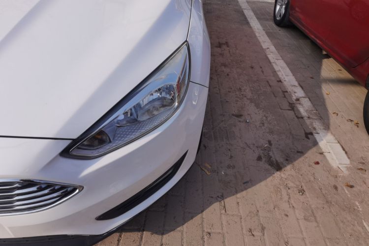 福特 福克斯 2018款 三厢经典 EcoBoost 125 自动超能风尚型智行版局部细节36