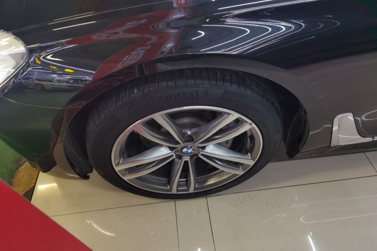 宝马7系 2018款 730Li 领先型 M运动套装车身外观6007