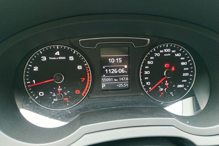 奥迪Q3 2018款 30周年年型 30 TFSI 时尚型中控内饰14