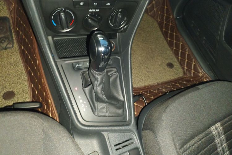 大众 2019款 朗逸启航 1.5L 自动风尚版 国VI中控内饰18