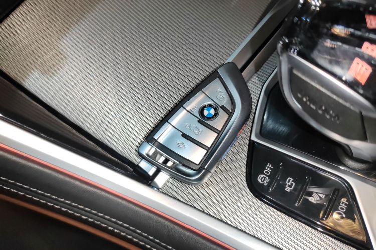 宝马8系 2022款 840i 四门轿跑车 M运动套装中控内饰7001