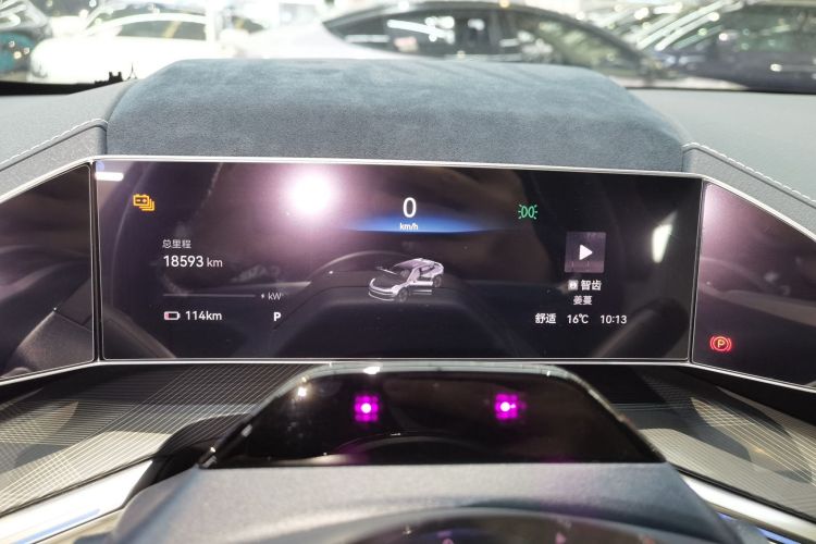 极氪001 2023款 WE版 86kWh中控内饰14