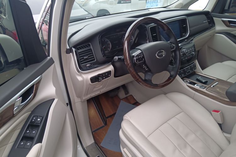 广汽传祺 传祺M8 2018款 320T 尊贵版中控内饰7003