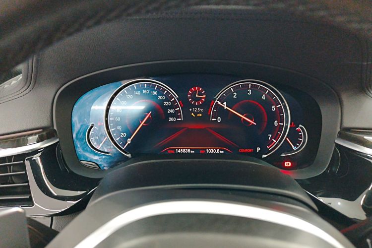 宝马5系 2018款 改款 530Li xDrive M运动套装中控内饰14