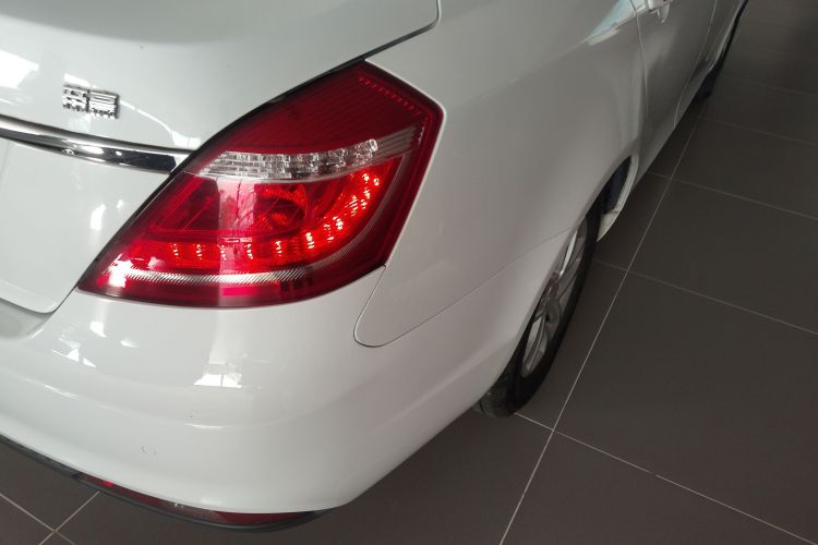 吉利汽车 帝豪 2016款 三厢 1.5L 手动豪华型车身外观9