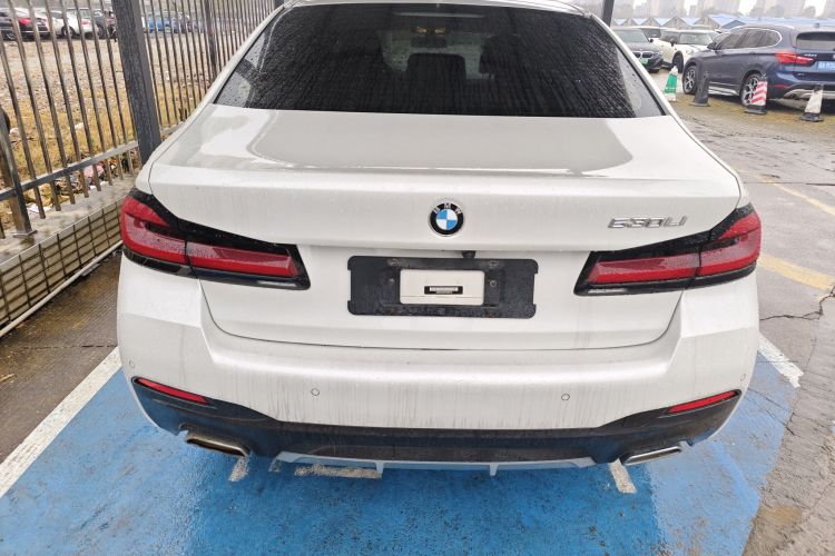 宝马5系 2022款 改款三 530Li 尊享型 M运动套装车身外观6