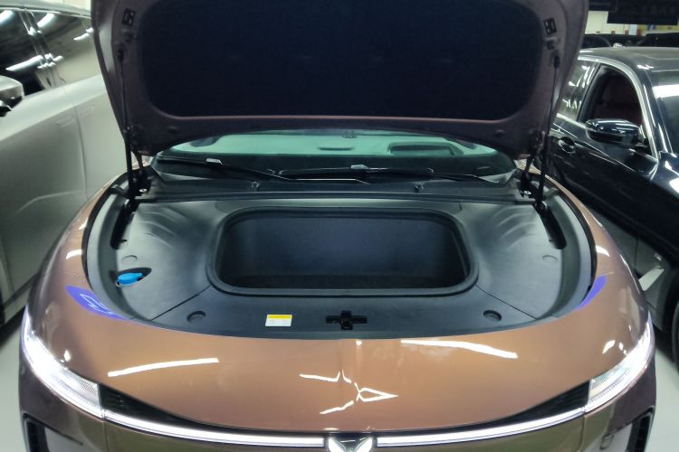 岚图汽车 岚图追光 2023款 四驱标准版机舱底盘24