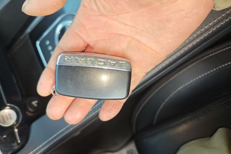 捷豹F-PACE 2016款 3.0 SC 四驱R-Sport运动版中控内饰11